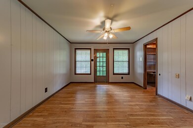 216RobinhoodCir-13-10