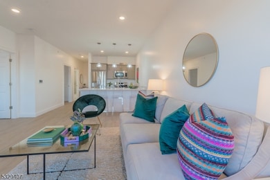 1026 Stuyvesant Ave unit 402, Union, NJ 07083 - photo 2