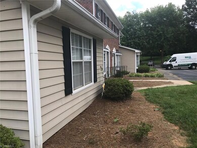 2216 Stonecutter Dr unit 9, Winston Salem, NC 27103 - photo 5