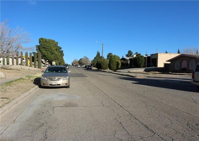 10435 Tomwood Ave, El Paso, TX 79925 - photo 2