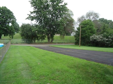 1442 W Locust St, Scranton, PA 18504 - photo 3