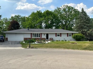 209 Hilltop Cir, Brooklyn, WI 53521 - photo 2