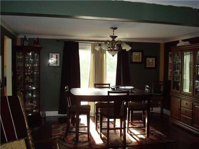 Dining Room Dining room features crown molding