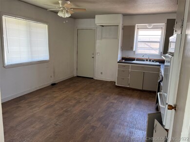 314 E Elm Ave, Eufaula, OK 74432 - photo 3