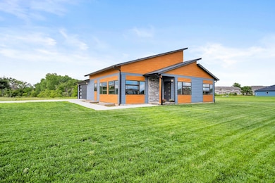 300 Matson St, Newton, KS 67114 - photo 2