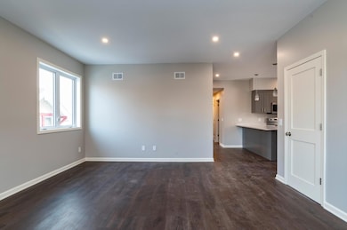 1106 Hawthorne Ave E, Saint Paul, MN 55106 - photo 6