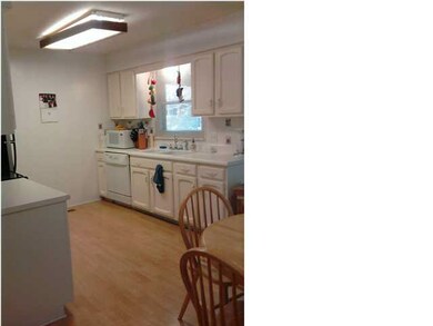 CLEAN AND BRIGHT KITCHEN WITH WOOD LAMINATE FLOORI