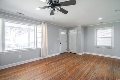 Entryway featuring ceiling fan, crown molding, and