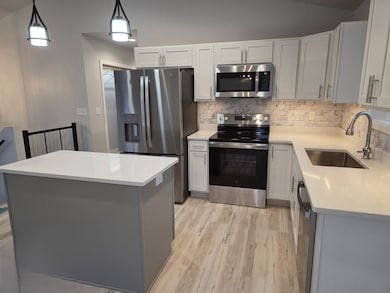 982 Byrd Ave, Neenah, WI 54956 - photo 5