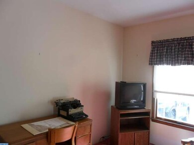 565 Fernwood Ave, Saint Clair, PA 17970 - photo 5