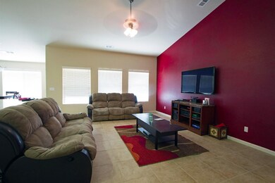 3025 N Pearwood Ave, Fresno, CA 93727 - photo 4