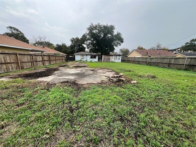 6713 Mariosa St, Houston, TX 77028 - photo 2