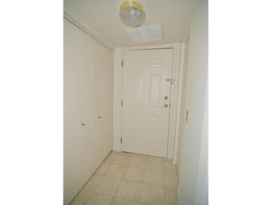 Entry/Foyer.
