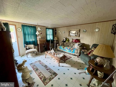 1017 Fredonia Ct, Halethorpe, MD 21227 - photo 6