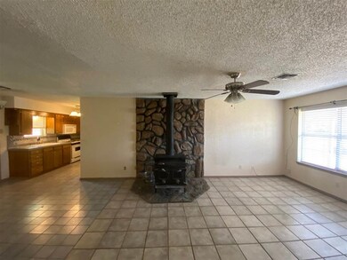 819 W D Ave, Cache, OK 73527 - photo 6