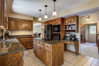 Beautiful granite countertops, great rollout cabin