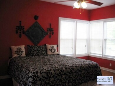 1003 E Cedar St, Seguin, TX 78155 - photo 4