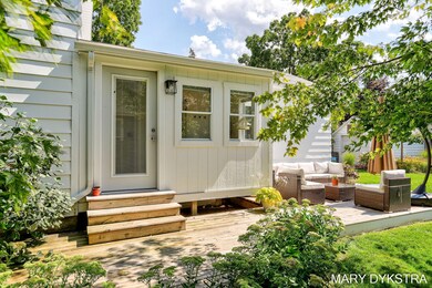 13-web-or-mls-40-e-15th-st