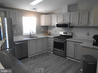 157 Robin Dr, Paulsboro, NJ 08066 - photo 6