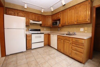 4 Cliftondale Ave, Saugus, MA 01906 - photo 2