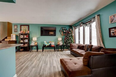 207 Crestwood Dr, Columbus Junction, IA 52738 - photo 4