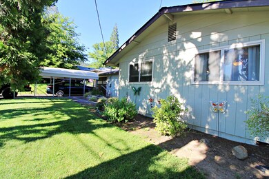 1115 NE Beacon Dr, Grants Pass, OR 97526 - photo 4