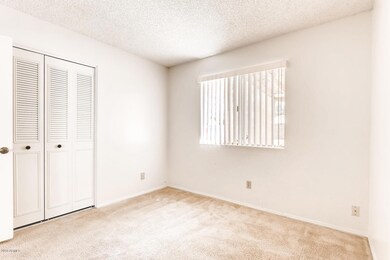 1529 W Comstock Dr Chandler AZ-large-007