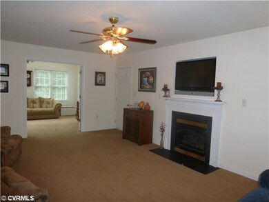 Den/Family/Great Room - Open & Airy to the Sun Roo