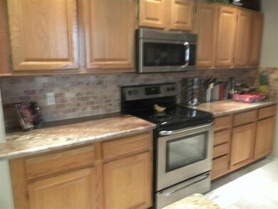 tile back splash / stainless appl.