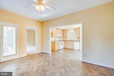 11213 Macon Dr, Fredericksburg, VA 22407 - photo 7