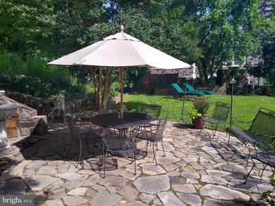 310 Ridgemede Rd unit 405, Baltimore, MD 21210 - photo 3