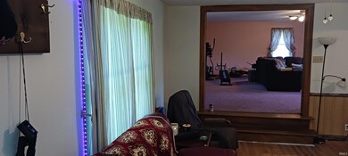 811 W Henry Rd, Thorntown, IN 46071 - photo 5