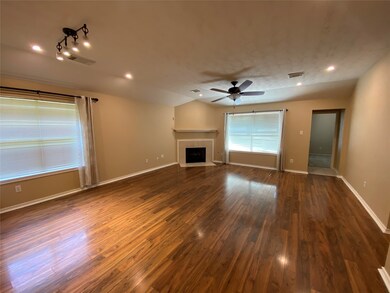 7210 Log Cradle Dr, Houston, TX 77041 - photo 3