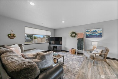 ~Spacious Living Room~