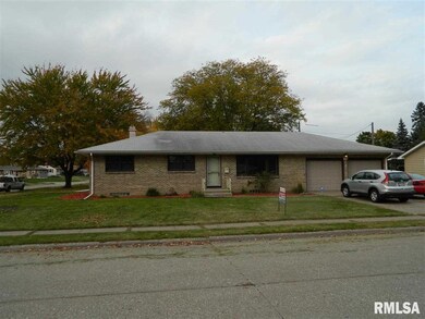 1736 W 37th St, Davenport, IA 52806 - photo 2