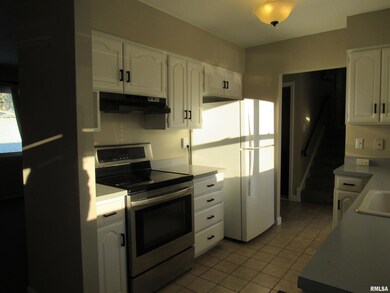 1526 Monterey Ct, Bettendorf, IA 52722 - photo 3