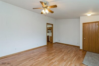 3239 E Clinton Ave, Des Moines, IA 50317 - photo 6