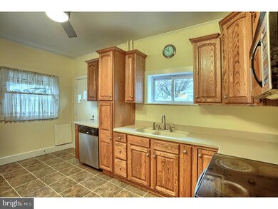 2220 Garfield Ave, Reading, PA 19609 - photo 4