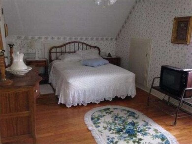 40 Sycamore St, Holyoke, MA 01040 - photo 7