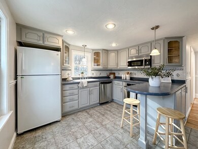 37 Kendrick St, Whitman, MA 02382 - photo 4