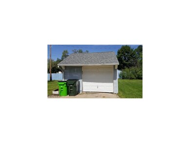 Detached 1 car garage