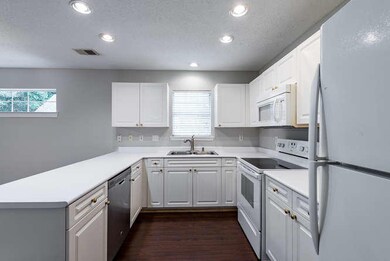 3248 Queensgate Way Mount-small-005-9-DK