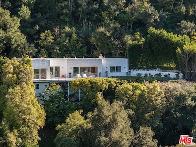 9422 Readcrest Dr, Beverly Hills, CA 90210 - photo 3