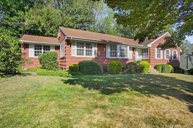 10 Aragon Dr, Trumbull, CT 06611 - photo 2