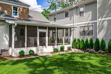 27 Iroquois Dr, Clarendon Hills, IL 60514 - photo 6