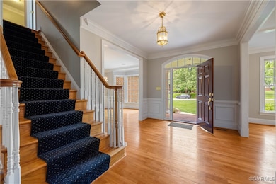 Inviting Foyer with 9' ceilings, beautiful hardwoo