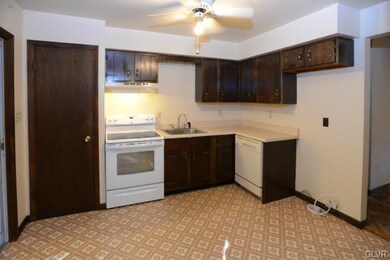 233 Majestic Dr, Chestnuthill Township, PA 18353 - photo 6