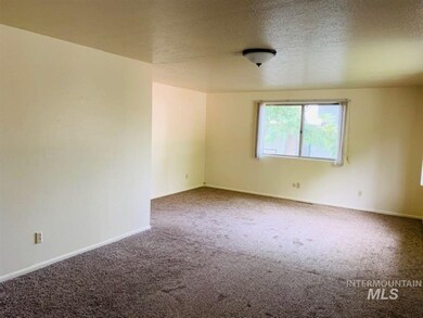 629 W Butterfield St, Weiser, ID 83672 - photo 3