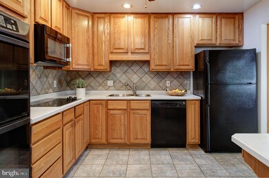 9426 Winterberry Ln, Fairfax, VA 22032 - photo 4