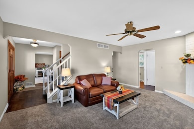 N106W16321 Old Farm Rd, Germantown, WI 53022 - photo 2